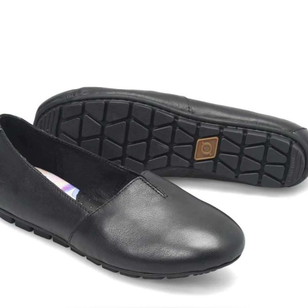 Born Sebra driving moccasin black leather EUC size 9